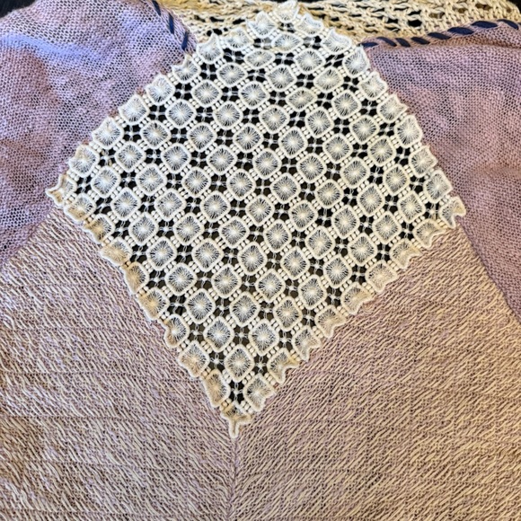 Light purple and cream colored boho sweater from Buckle - Picture 5 of 5